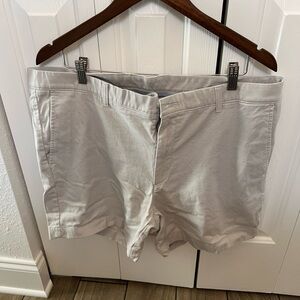 Roundtree & Yorke Light Gray Men’s Flat Front Shorts